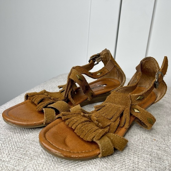 Minnetonka Moccasin Sandals Suede Tassel Fringe Women’s Size 7 BOHO - Picture 1 of 5